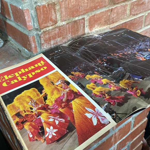 Ringling Bros and Barnum & Bailey circus magazine - Picture 5 of 6